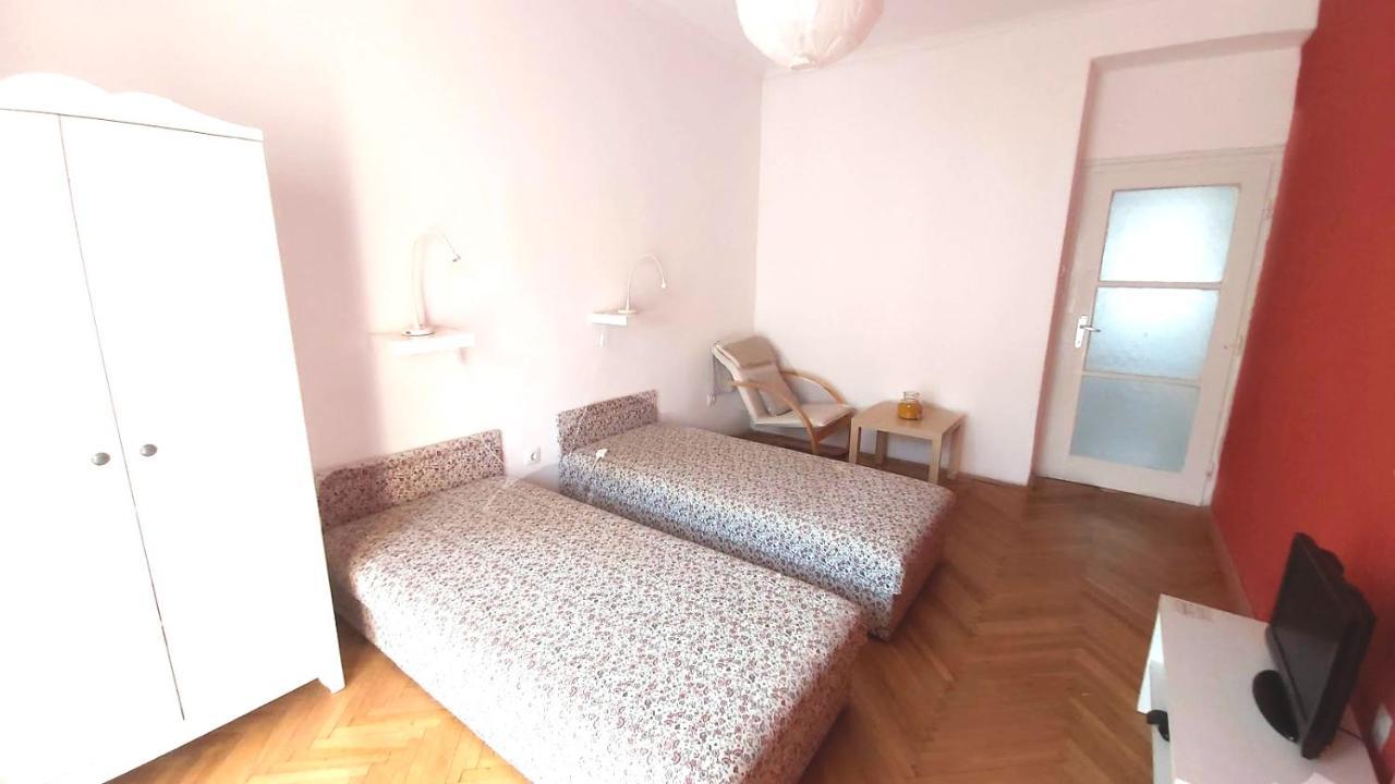 Eozin Apartman Pécs Exterior foto