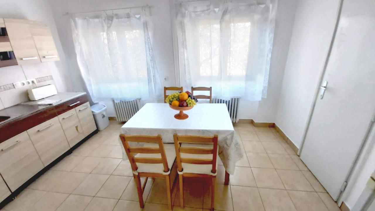 Eozin Apartman Pécs Exterior foto