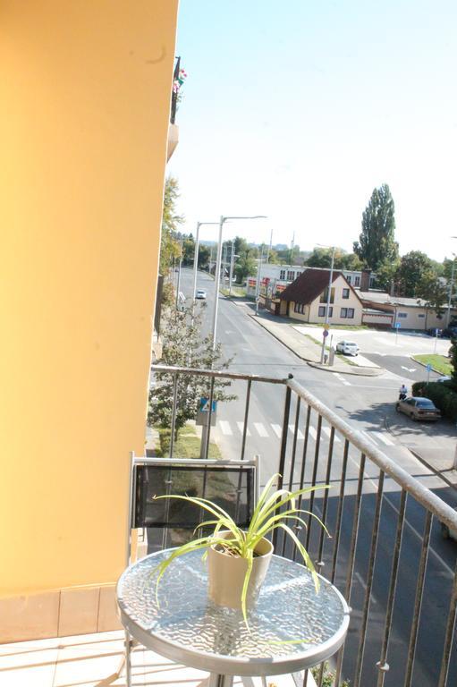 Eozin Apartman Pécs Exterior foto